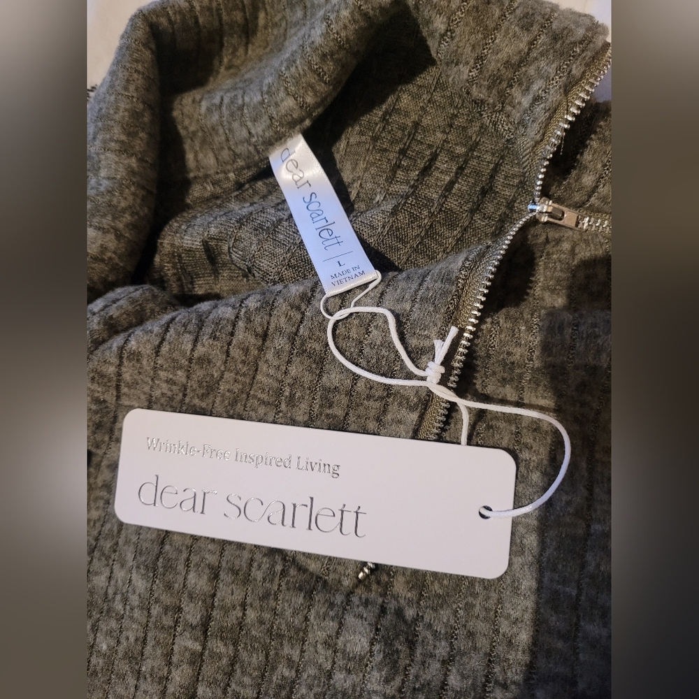 NWT **SET Dear Scarlett Women's Green Sweater Pant Set - Picture 6 of 6